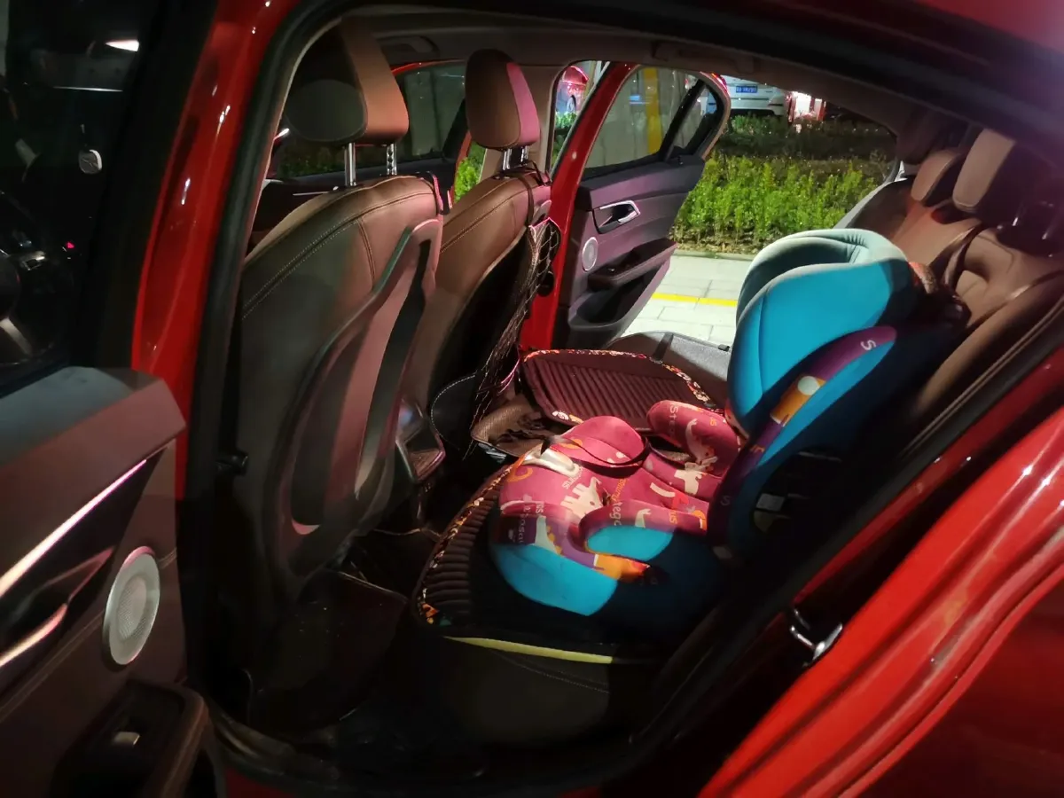 2022 BMW 1 Series 1.5T 140HP L3 7DCT,autocango,china used car exporter,china ev exporter,chinese used car exporter,chinese used ev exporter