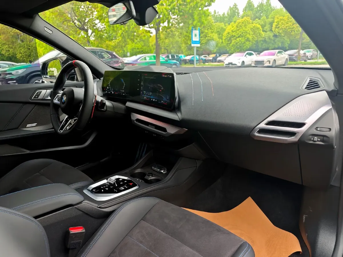 2025 BMW 2.0T 300HP L4 7DCT,autocango,china used car exporter,china ev exporter,chinese used car exporter,chinese used ev exporter