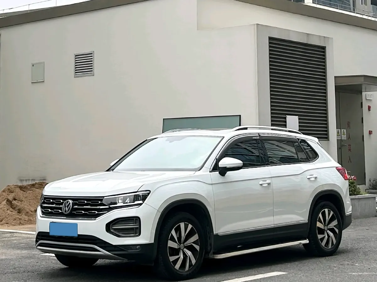 2019 Jeep Cherokee 2.0T 234HP L4 9AT,autocango,china used car exporter,china ev exporter,chinese used car exporter,chinese used ev exporter
