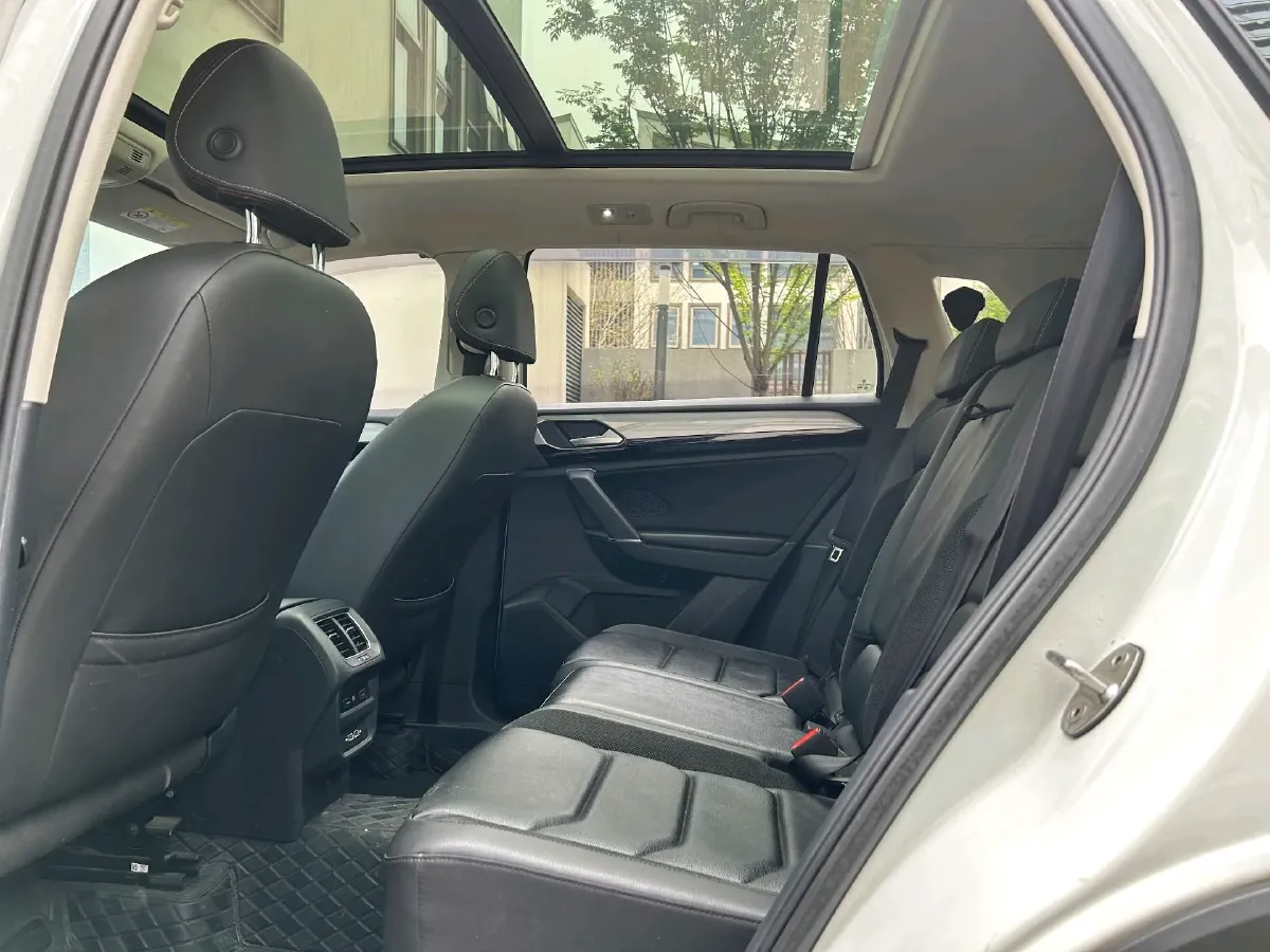 2019 Jeep Cherokee 2.0T 234HP L4 9AT,autocango,china used car exporter,china ev exporter,chinese used car exporter,chinese used ev exporter