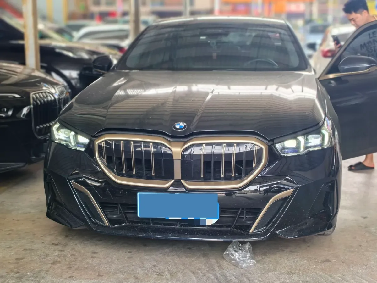 2024 BMW 5 Series 2.0T 258HP L4 8AT,autocango,china used car exporter,china ev exporter,chinese used car exporter,chinese used ev exporter
