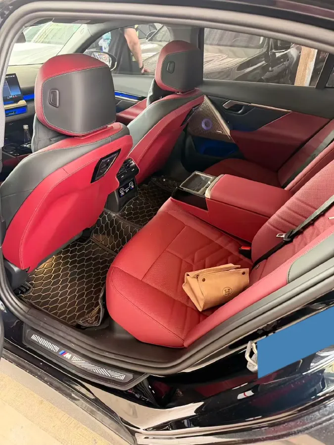 2024 BMW 5 Series 2.0T 258HP L4 8AT,autocango,china used car exporter,china ev exporter,chinese used car exporter,chinese used ev exporter