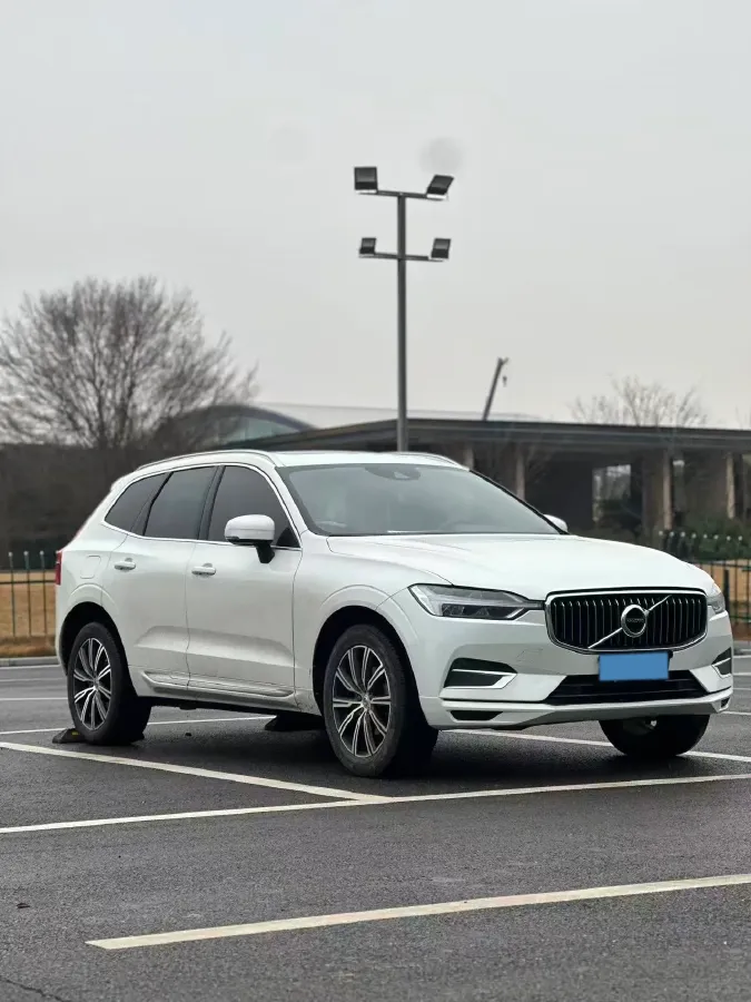 2021 Volvo XC60 2.0T 250HP L4 8AT,autocango,china used car exporter,china ev exporter,chinese used car exporter,chinese used ev exporter