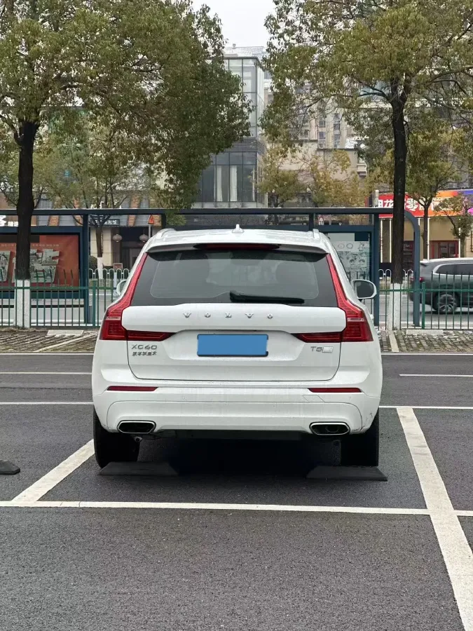 2021 Volvo XC60 2.0T 250HP L4 8AT,autocango,china used car exporter,china ev exporter,chinese used car exporter,chinese used ev exporter