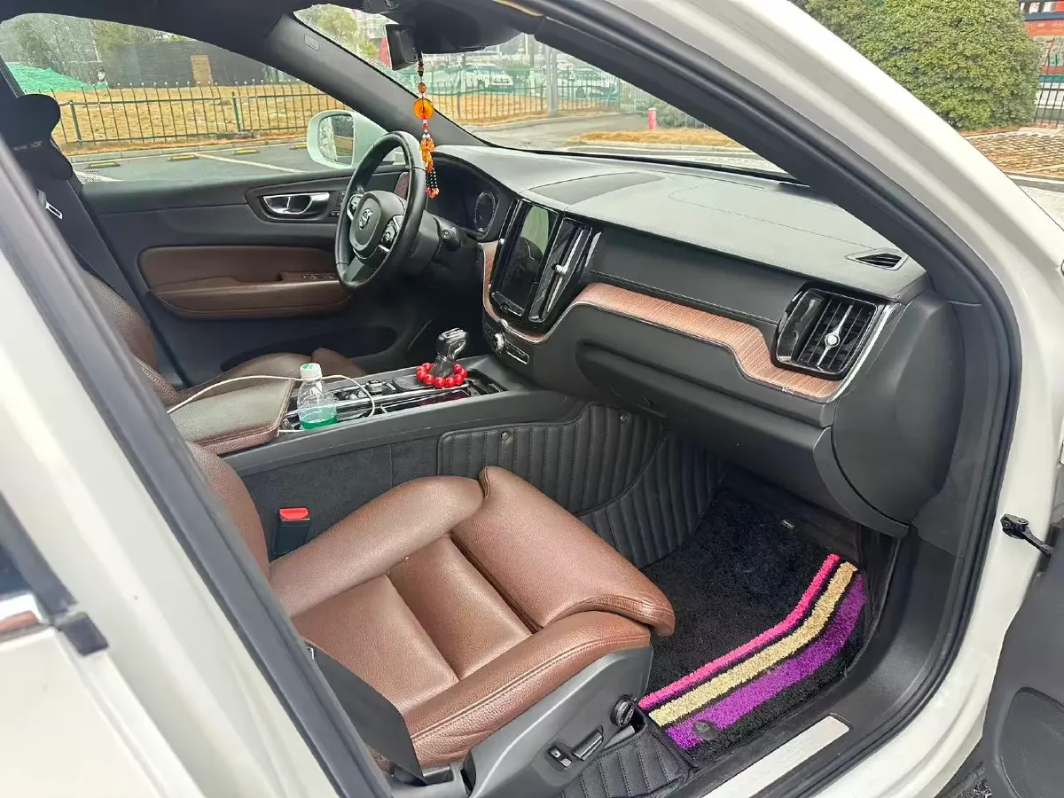 2021 Volvo XC60 2.0T 250HP L4 8AT,autocango,china used car exporter,china ev exporter,chinese used car exporter,chinese used ev exporter