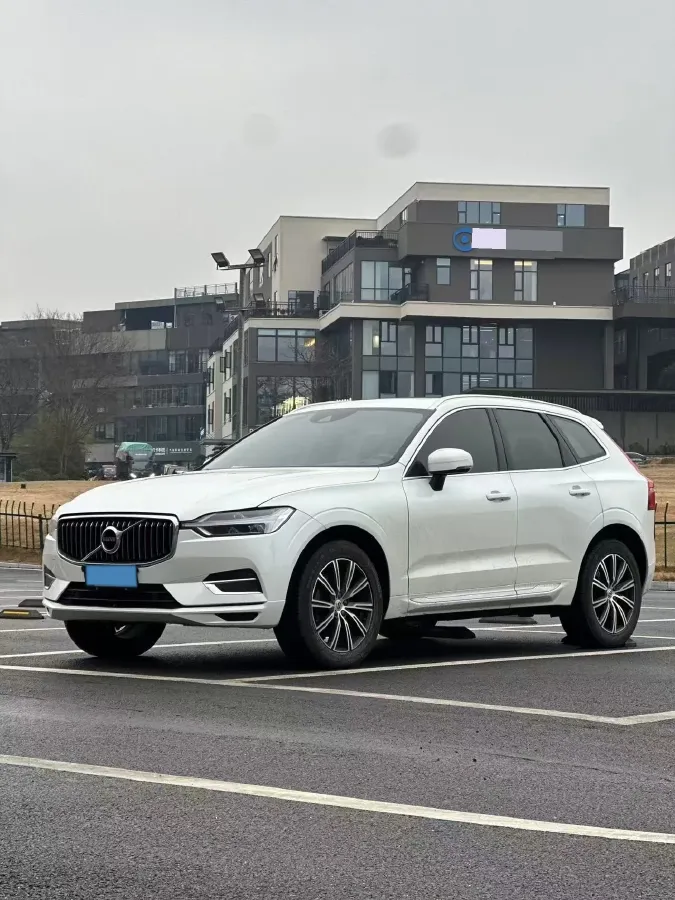 2021 Volvo XC60 2.0T 250HP L4 8AT,autocango,china used car exporter,china ev exporter,chinese used car exporter,chinese used ev exporter