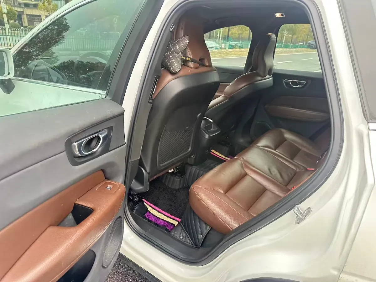 2021 Volvo XC60 2.0T 250HP L4 8AT,autocango,china used car exporter,china ev exporter,chinese used car exporter,chinese used ev exporter