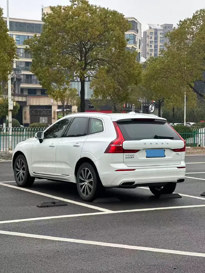 2021 Volvo XC60 2.0T 250HP L4 8AT,autocango,china used car exporter,china ev exporter,chinese used car exporter,chinese used ev exporter