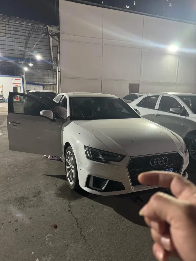 2019 Audi A4L 2.0T 190HP L4 7DCT,autocango,china used car exporter,china ev exporter,chinese used car exporter,chinese used ev exporter
