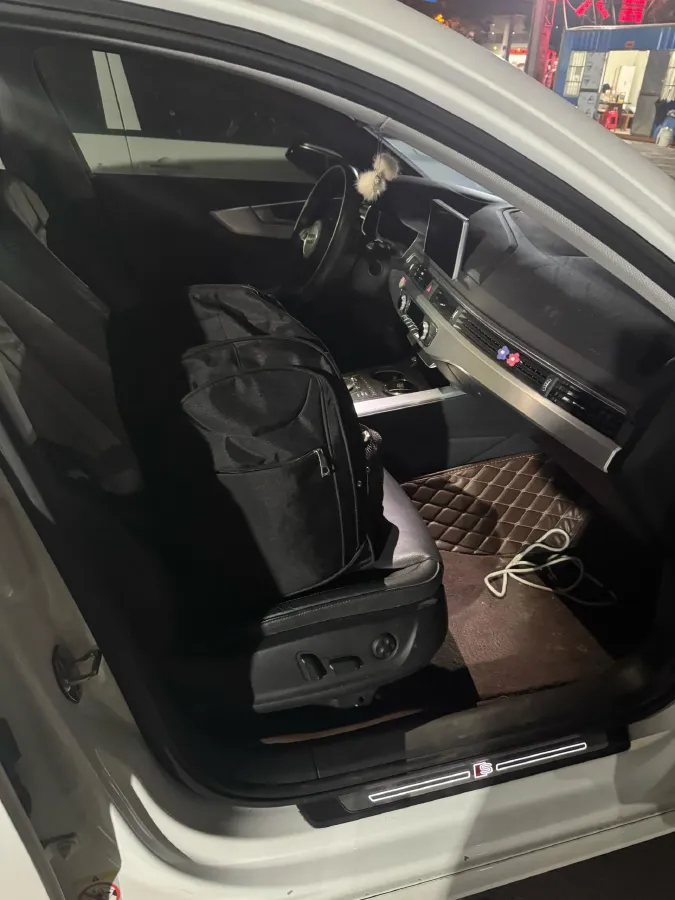 2019 Audi A4L 2.0T 190HP L4 7DCT,autocango,china used car exporter,china ev exporter,chinese used car exporter,chinese used ev exporter