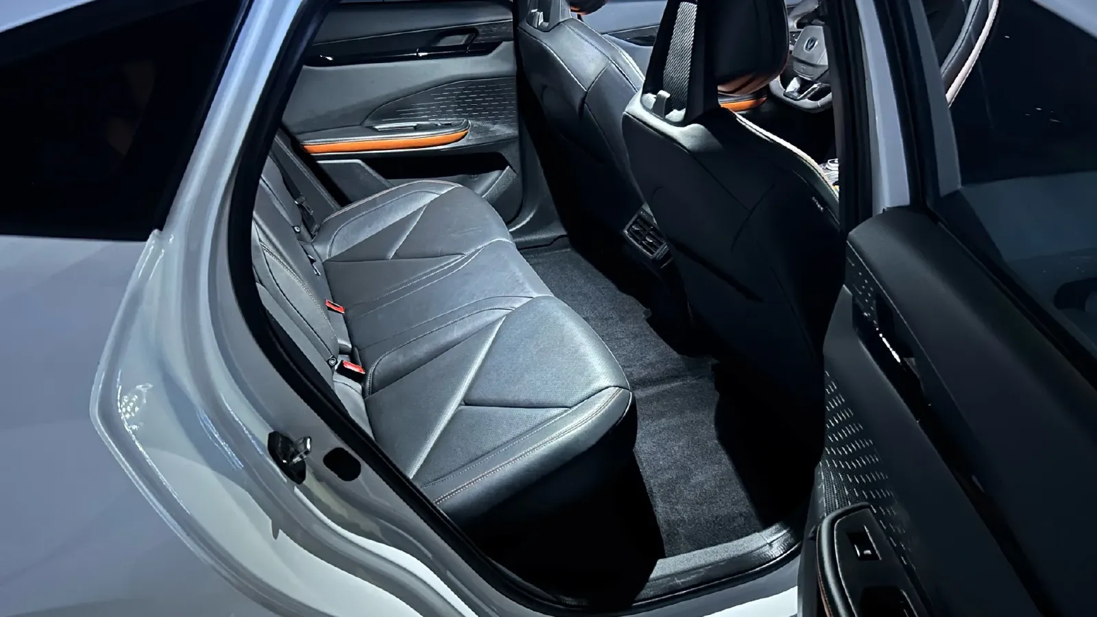 2023 ChangAn UNI-V iDD 1.5T 170HP L4 6TCT PHEV 18.4KWH,autocango,china used car exporter,china ev exporter,chinese used car exporter,chinese used ev exporter