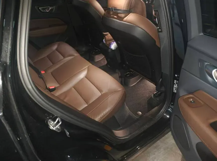 2023 Volvo XC60 2.0T 250HP L4 8AT,autocango,china used car exporter,china ev exporter,chinese used car exporter,chinese used ev exporter