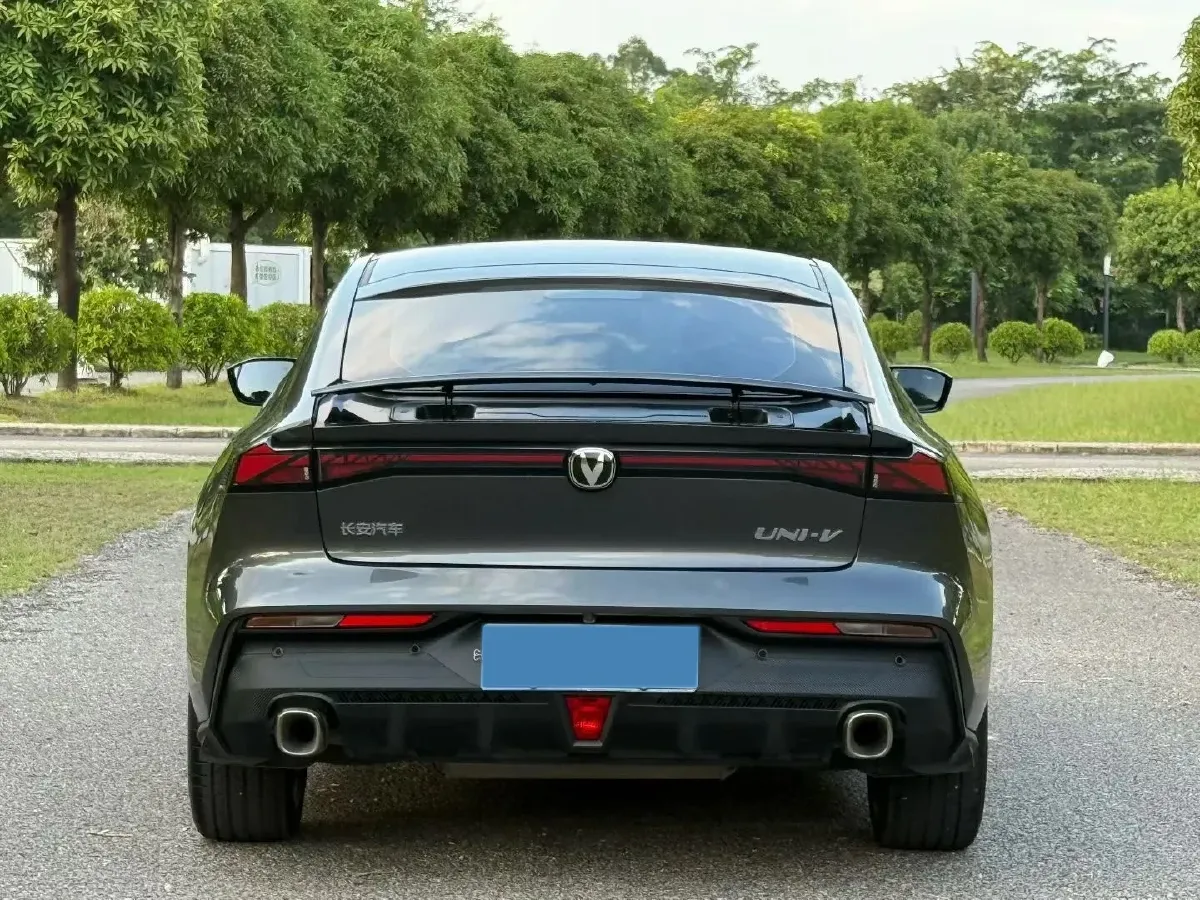 2022 ChangAn UNI-V 1.5T 188HP L4 7DCT,autocango,china used car exporter,china ev exporter,chinese used car exporter,chinese used ev exporter