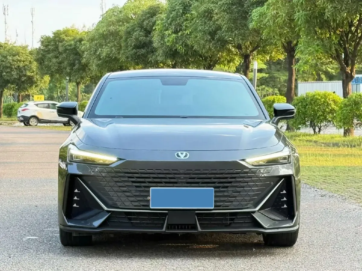 2022 ChangAn UNI-V 1.5T 188HP L4 7DCT,autocango,china used car exporter,china ev exporter,chinese used car exporter,chinese used ev exporter