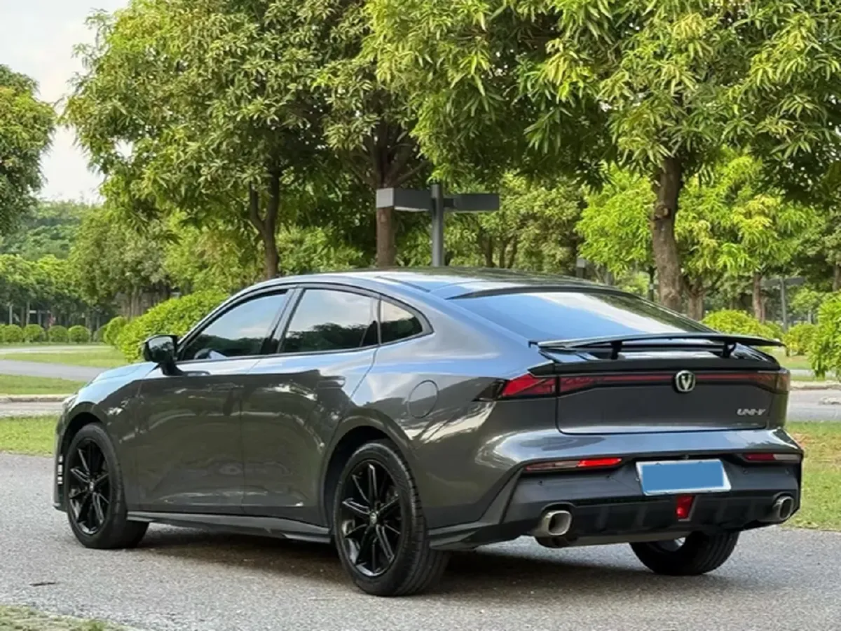 2022 ChangAn UNI-V 1.5T 188HP L4 7DCT,autocango,china used car exporter,china ev exporter,chinese used car exporter,chinese used ev exporter