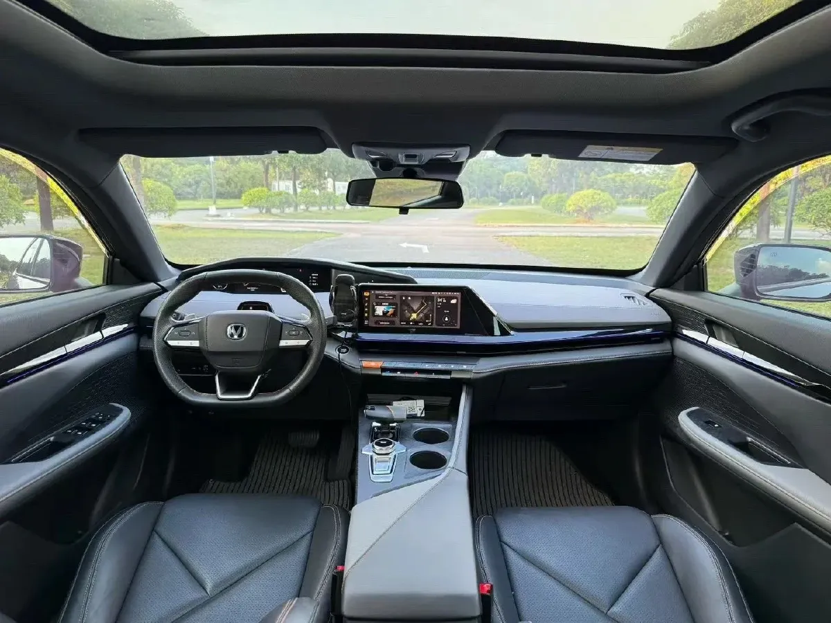 2022 ChangAn UNI-V 1.5T 188HP L4 7DCT,autocango,china used car exporter,china ev exporter,chinese used car exporter,chinese used ev exporter