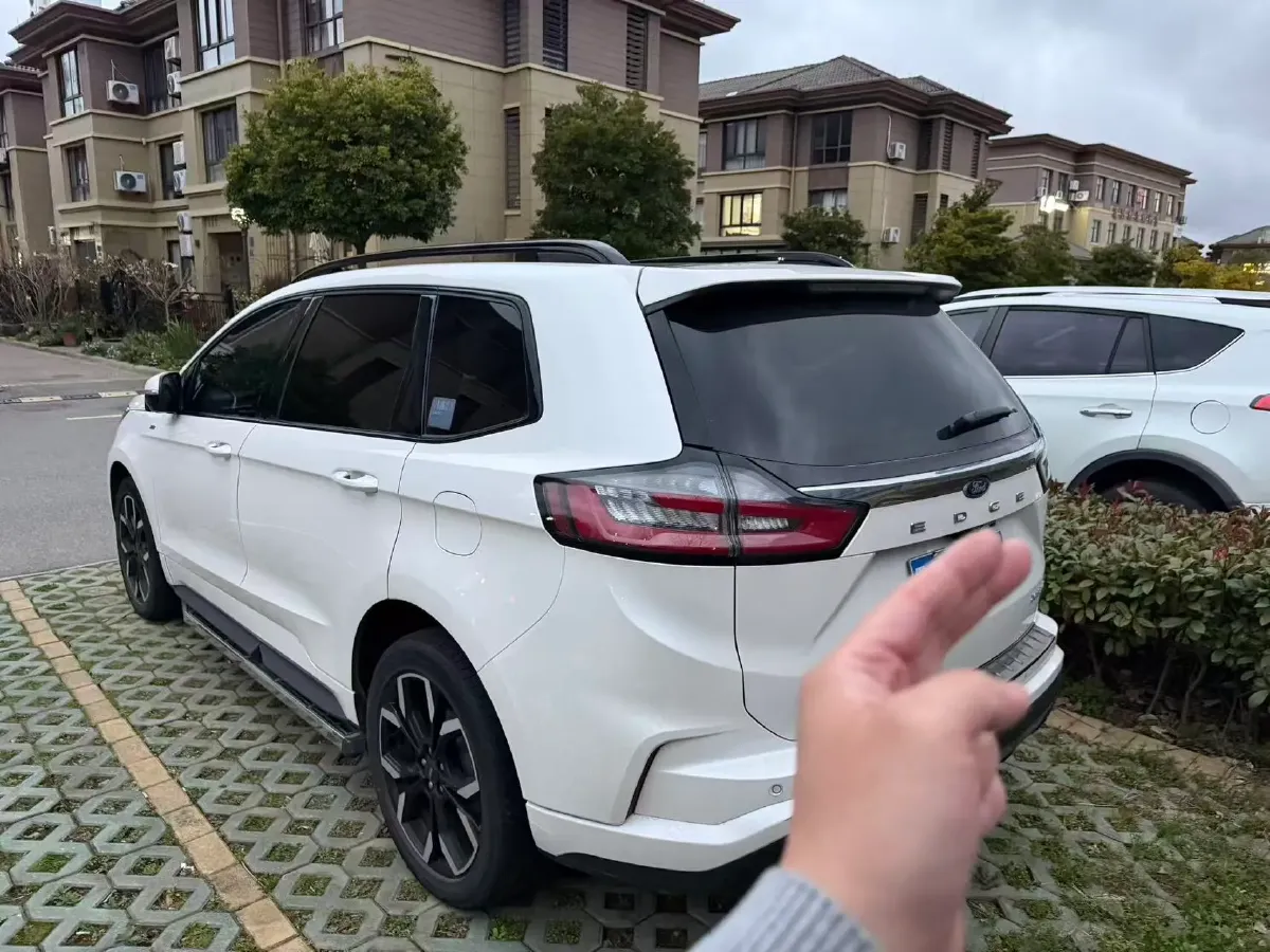 2020 Ford Edge 2.0T 245HP L4 8AT,autocango,china used car exporter,china ev exporter,chinese used car exporter,chinese used ev exporter