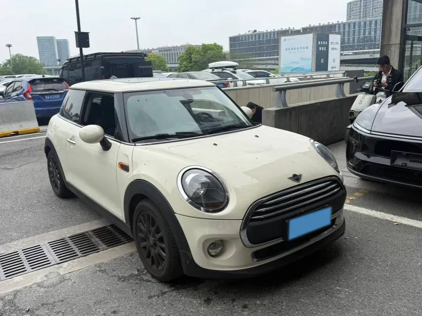 2019 MINI MINI 1.5T 102HP L3 7DCT,autocango,china used car exporter,china ev exporter,chinese used car exporter,chinese used ev exporter