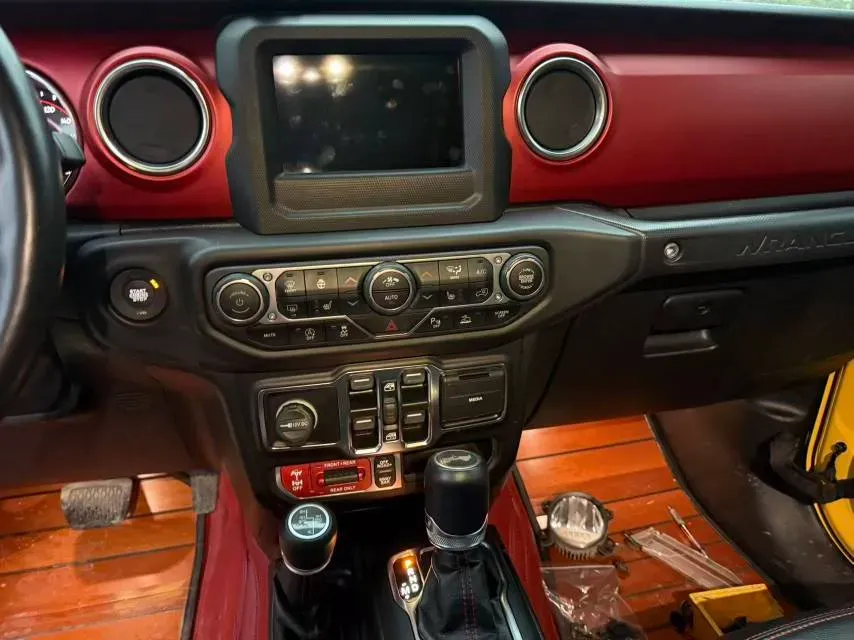 2021 Jeep Wrangler 2.0T 266HP L4 8AT,autocango,china used car exporter,china ev exporter,chinese used car exporter,chinese used ev exporter