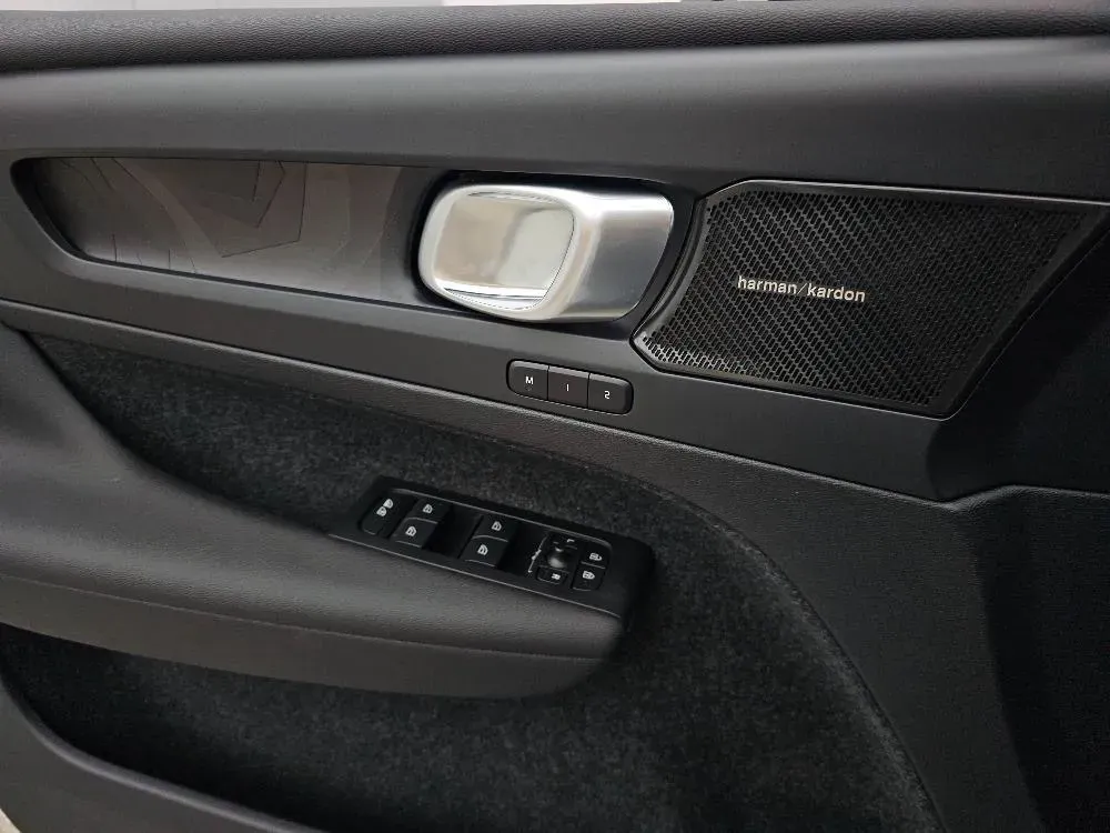 2024 Volvo XC40 BEV 73KWH,autocango,china used car exporter,china ev exporter,chinese used car exporter,chinese used ev exporter