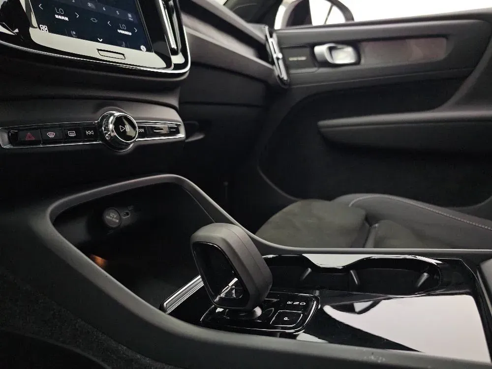 2024 Volvo XC40 BEV 73KWH,autocango,china used car exporter,china ev exporter,chinese used car exporter,chinese used ev exporter