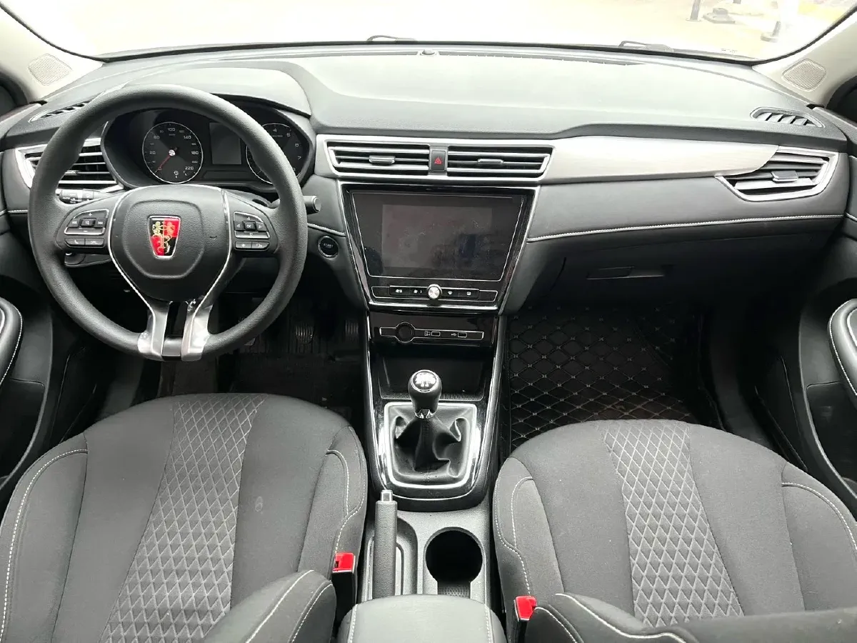 2020 Roewe i5 1.5L 120HP L4 5MT,autocango,china used car exporter,china ev exporter,chinese used car exporter,chinese used ev exporter