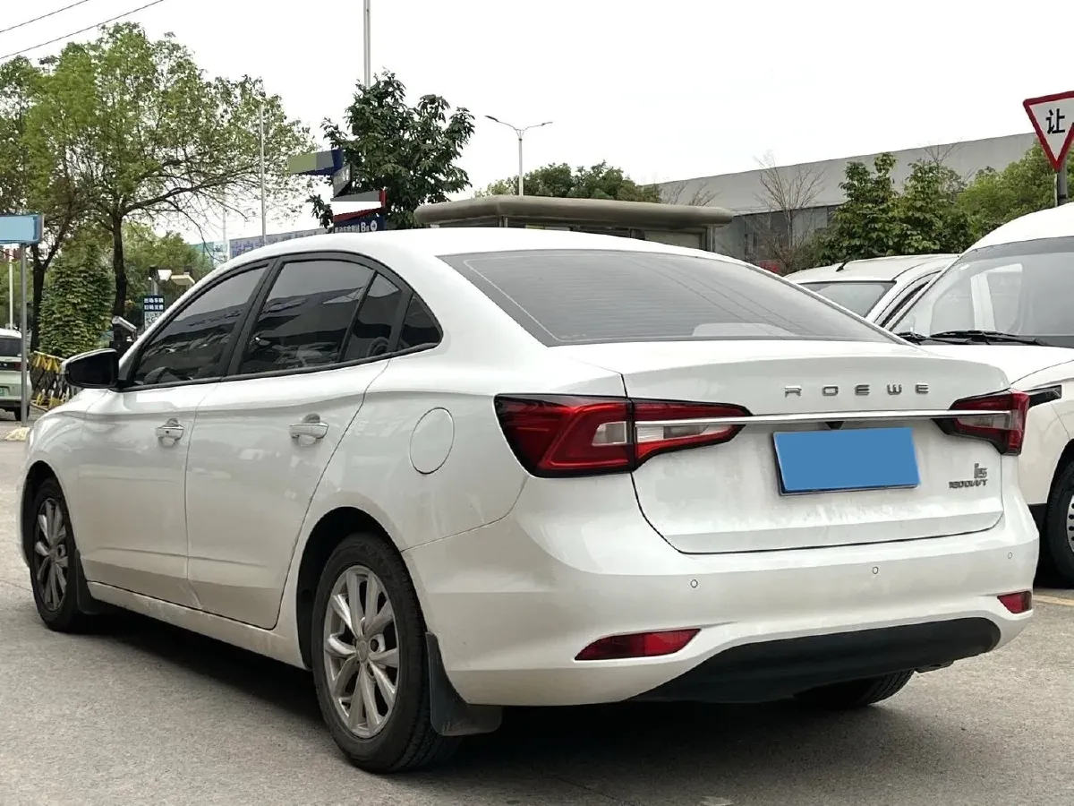 2020 Roewe i5 1.5L 120HP L4 5MT,autocango,china used car exporter,china ev exporter,chinese used car exporter,chinese used ev exporter