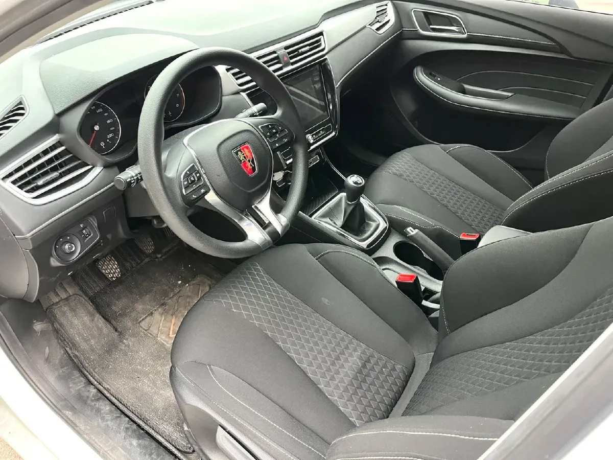 2020 Roewe i5 1.5L 120HP L4 5MT,autocango,china used car exporter,china ev exporter,chinese used car exporter,chinese used ev exporter