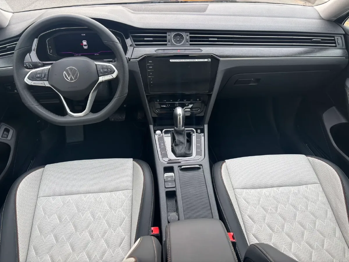 2026 Volkswagen Magotan 2.0T 220HP L4 7DCT,autocango,china used car exporter,china ev exporter,chinese used car exporter,chinese used ev exporter