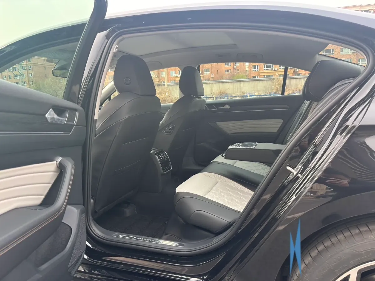 2026 Volkswagen Magotan 2.0T 220HP L4 7DCT,autocango,china used car exporter,china ev exporter,chinese used car exporter,chinese used ev exporter