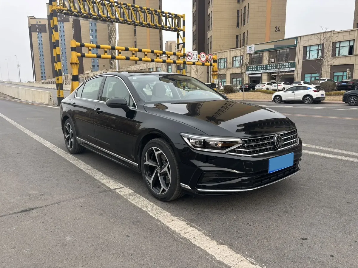 2026 Volkswagen Magotan 2.0T 220HP L4 7DCT,autocango,china used car exporter,china ev exporter,chinese used car exporter,chinese used ev exporter