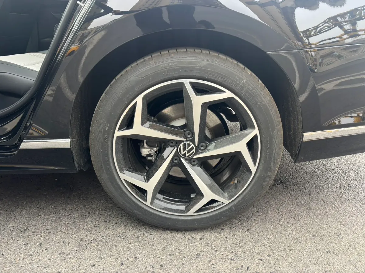 2026 Volkswagen Magotan 2.0T 220HP L4 7DCT,autocango,china used car exporter,china ev exporter,chinese used car exporter,chinese used ev exporter