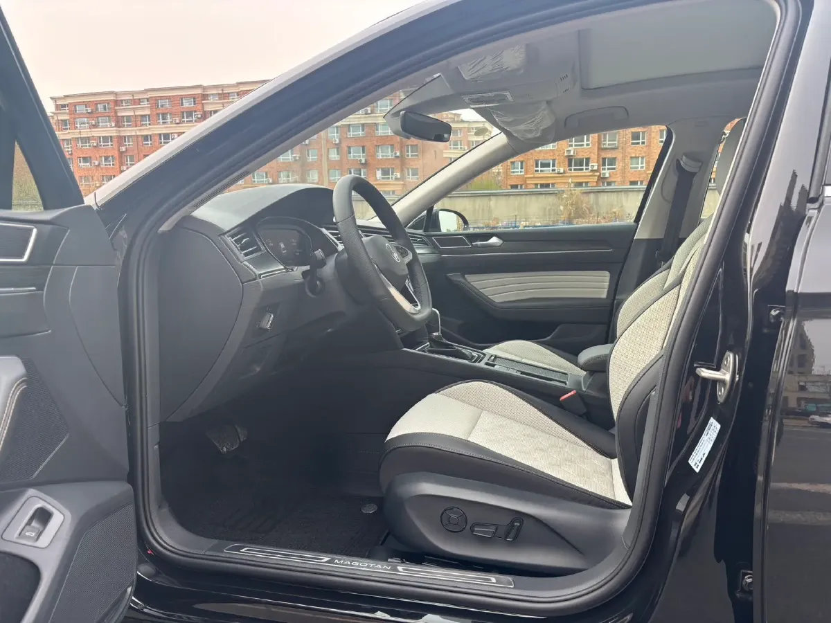 2026 Volkswagen Magotan 2.0T 220HP L4 7DCT,autocango,china used car exporter,china ev exporter,chinese used car exporter,chinese used ev exporter