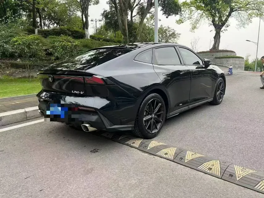 2022 ChangAn UNI-V 1.5T 188HP L4 7DCT,autocango,china used car exporter,china ev exporter,chinese used car exporter,chinese used ev exporter