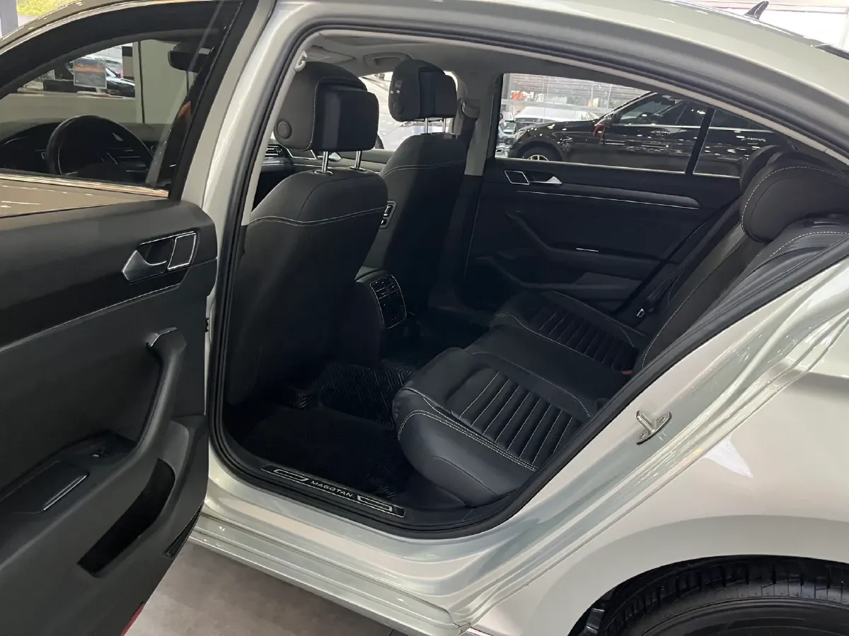 2020 Volkswagen Magotan 2.0T 186HP L4 7DCT,autocango,china used car exporter,china ev exporter,chinese used car exporter,chinese used ev exporter