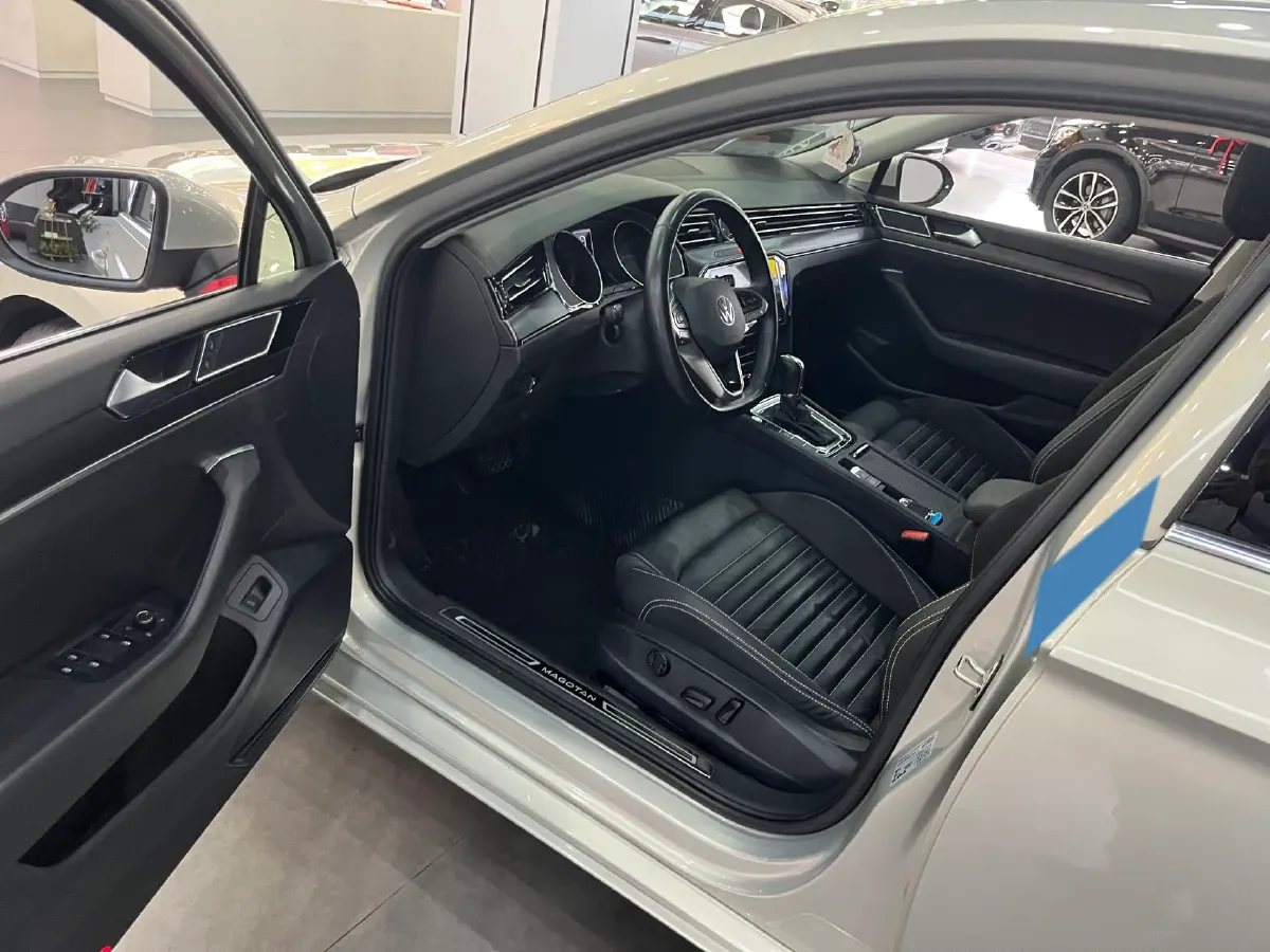 2020 Volkswagen Magotan 2.0T 186HP L4 7DCT,autocango,china used car exporter,china ev exporter,chinese used car exporter,chinese used ev exporter