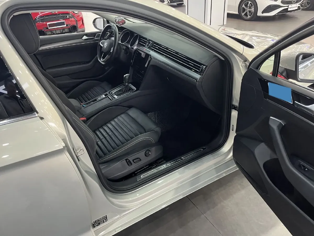 2020 Volkswagen Magotan 2.0T 186HP L4 7DCT,autocango,china used car exporter,china ev exporter,chinese used car exporter,chinese used ev exporter