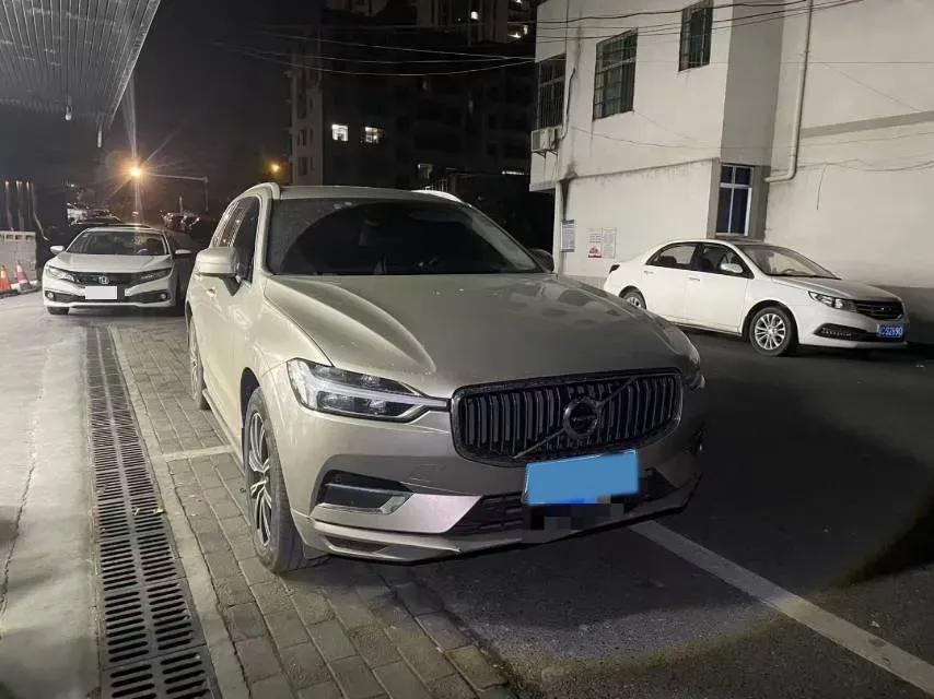 2020 Volvo XC60 2.0T 254HP L4 8AT,autocango,china used car exporter,china ev exporter,chinese used car exporter,chinese used ev exporter