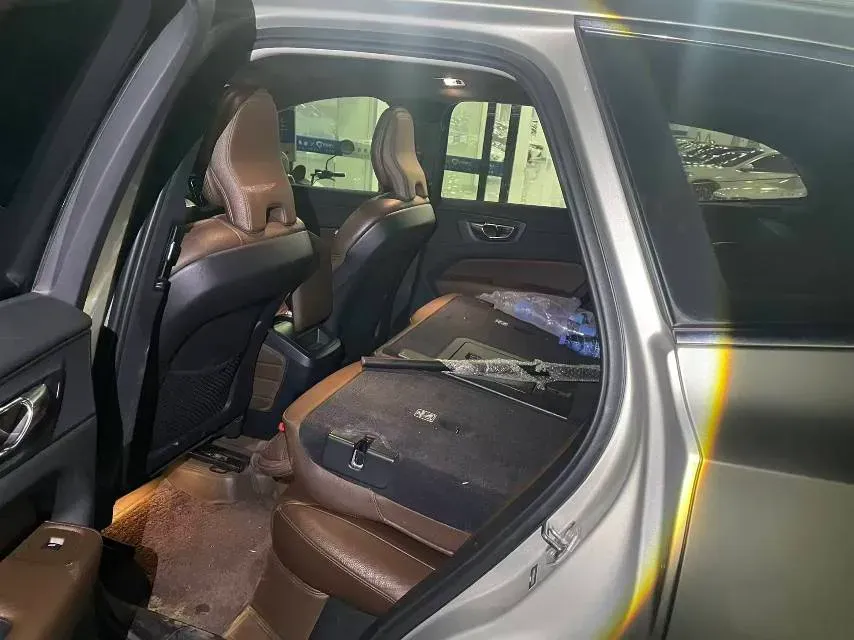 2020 Volvo XC60 2.0T 254HP L4 8AT,autocango,china used car exporter,china ev exporter,chinese used car exporter,chinese used ev exporter