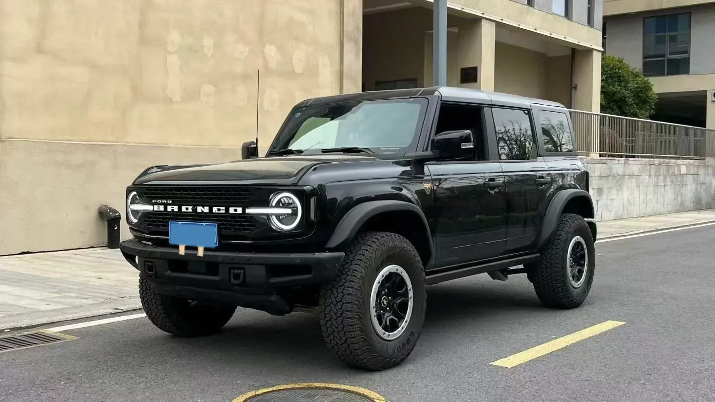 2024 Ford Bronco 2.3T 275HP L4 10AT,autocango,china used car exporter,china ev exporter,chinese used car exporter,chinese used ev exporter