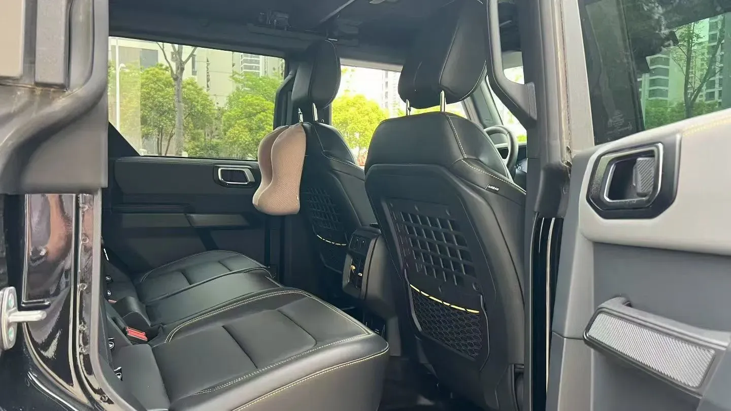 2024 Ford Bronco 2.3T 275HP L4 10AT,autocango,china used car exporter,china ev exporter,chinese used car exporter,chinese used ev exporter