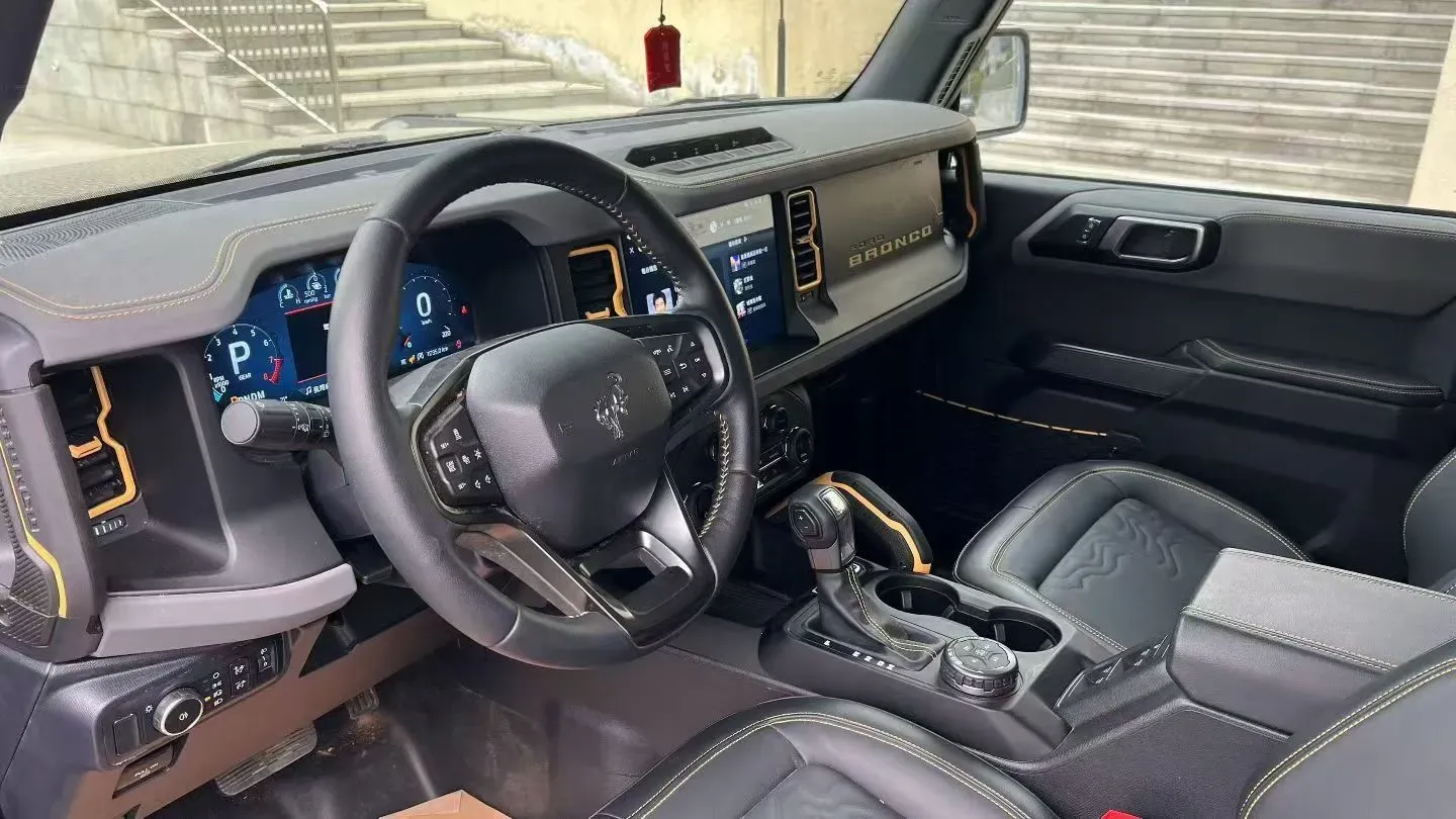 2024 Ford Bronco 2.3T 275HP L4 10AT,autocango,china used car exporter,china ev exporter,chinese used car exporter,chinese used ev exporter