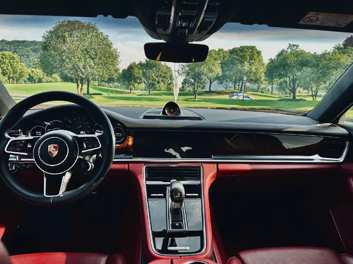 2019 Porsche Panamera 2.9T 330HP V6 8DCT,autocango,china used car exporter,china ev exporter,chinese used car exporter,chinese used ev exporter