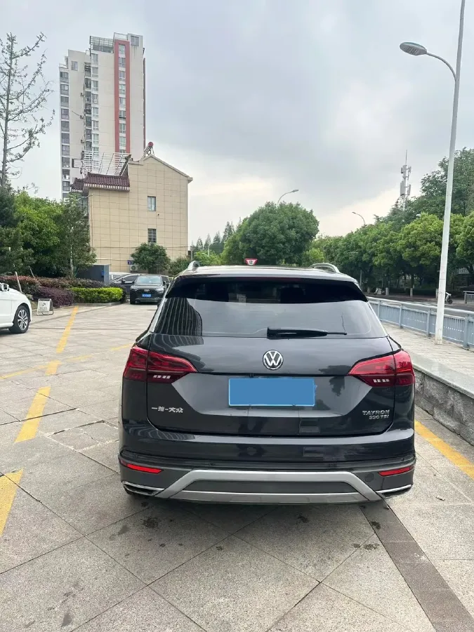 2019 Jeep Cherokee 2.0T 234HP L4 9AT,autocango,china used car exporter,china ev exporter,chinese used car exporter,chinese used ev exporter