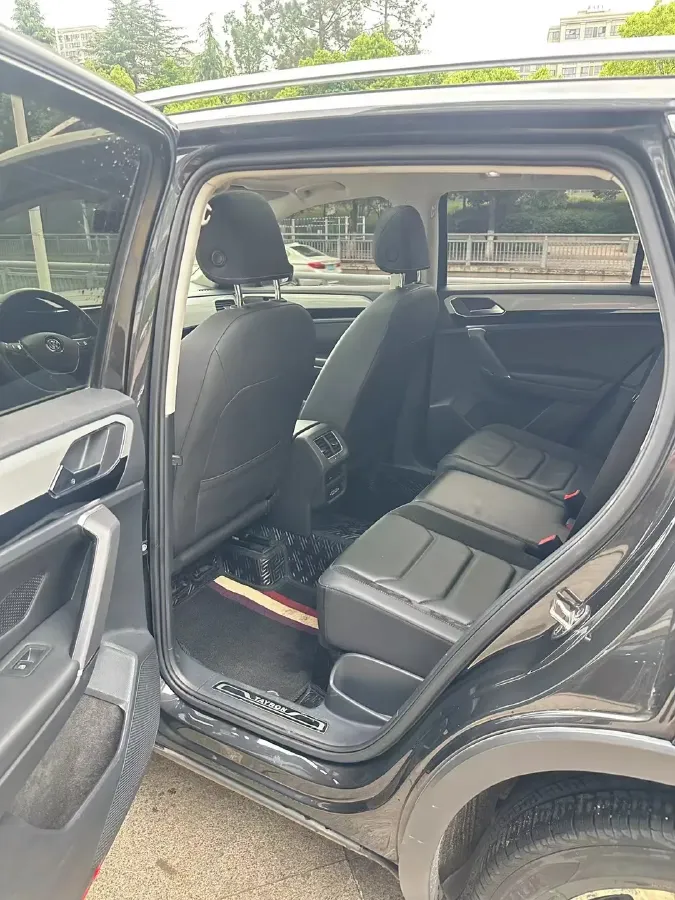 2019 Jeep Cherokee 2.0T 234HP L4 9AT,autocango,china used car exporter,china ev exporter,chinese used car exporter,chinese used ev exporter