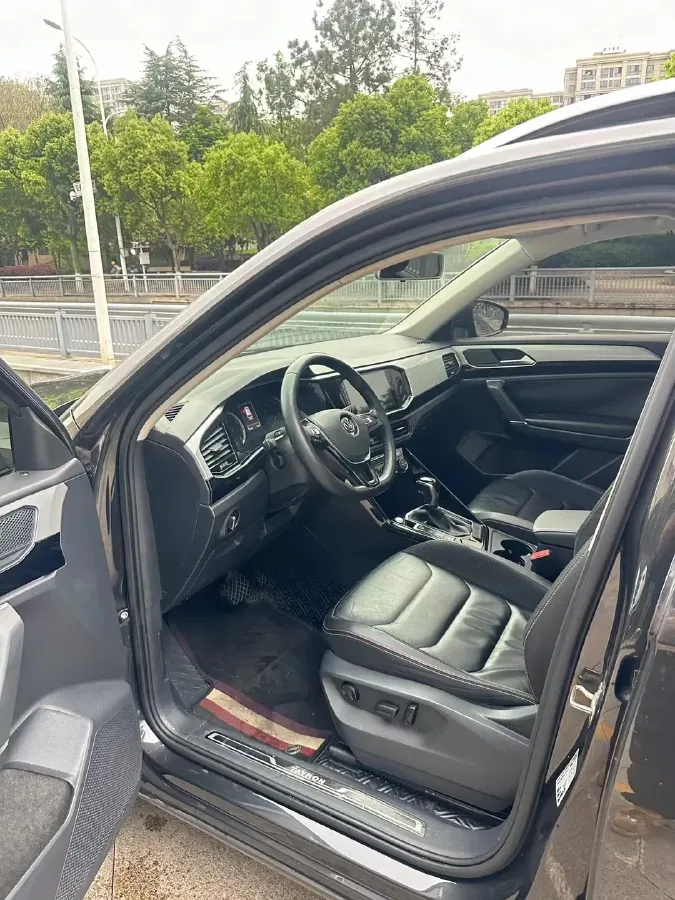 2019 Jeep Cherokee 2.0T 234HP L4 9AT,autocango,china used car exporter,china ev exporter,chinese used car exporter,chinese used ev exporter