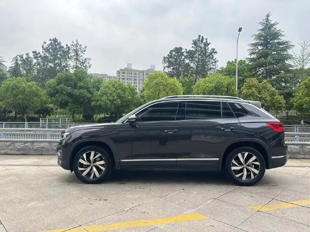 2019 Jeep Cherokee 2.0T 234HP L4 9AT,autocango,china used car exporter,china ev exporter,chinese used car exporter,chinese used ev exporter