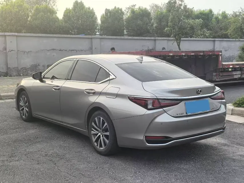 2020 Lexus ES 2.5L 207HP L4 8AT,autocango,china used car exporter,china ev exporter,chinese used car exporter,chinese used ev exporter