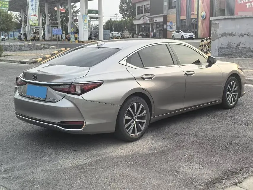 2020 Lexus ES 2.5L 207HP L4 8AT,autocango,china used car exporter,china ev exporter,chinese used car exporter,chinese used ev exporter