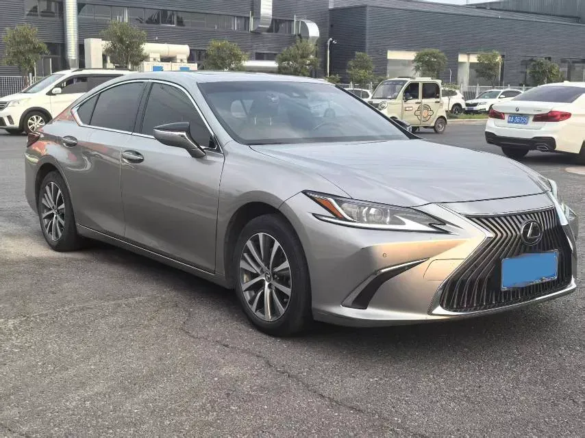 2020 Lexus ES 2.5L 207HP L4 8AT,autocango,china used car exporter,china ev exporter,chinese used car exporter,chinese used ev exporter